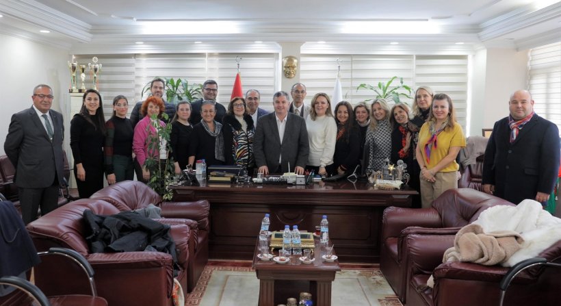 EGE BÖLGESİ SANAYİ ODASI VAKFI KADINLAR BİRLİĞİ'NDEN BAŞKAN DOĞRUER'E TEBRİK