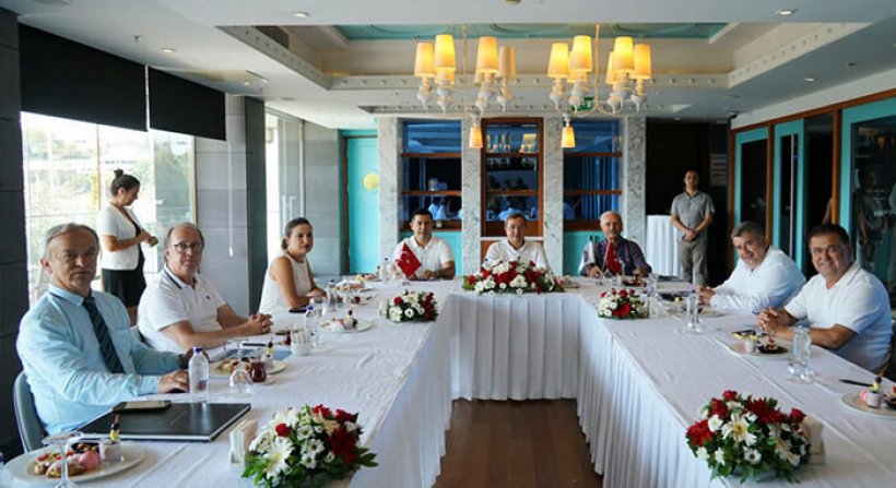 Kıyı Ege Belediye Başkanları  Maaşlarını depremzedelere bağışladı