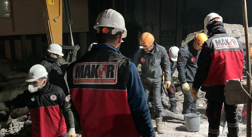 MENEMEN'DEN AFET BÖLGESİNE 20 TIR YARDIM