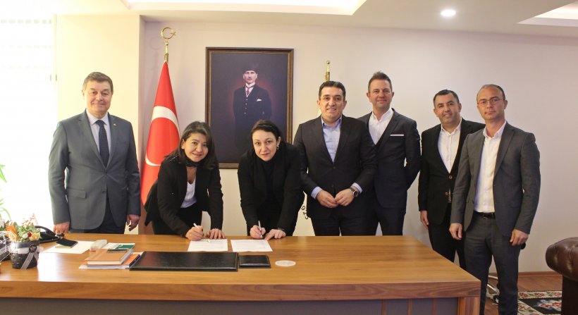 BERGAMA TİCARET ODASI, ÜYELERİNE ÖZEL BERTO LOGOLU KREDİ KARTI İÇİN PROTOKOL İMZALADI