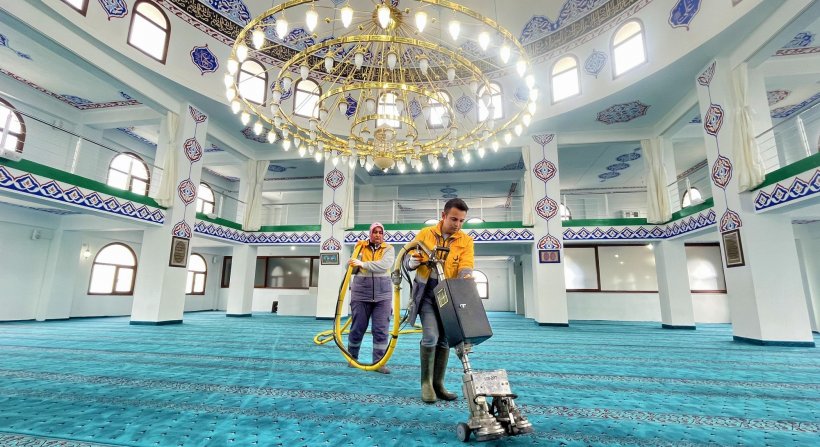 Aliağa Belediyesi'nden İbadethanelerde Ramazan Temizliği