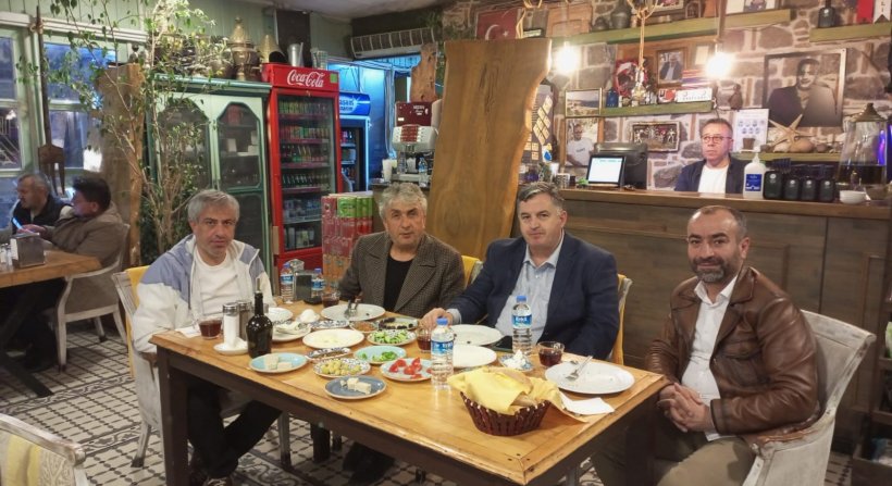 KUZEY EGE AK PARTİ KURMAYLARI PARK KAFE'DE BULUŞTU