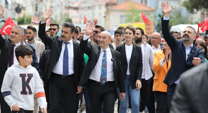 Tunç Soyer ve Şenol Aslanoğlu'na Dikili'de miting gibi karşılama