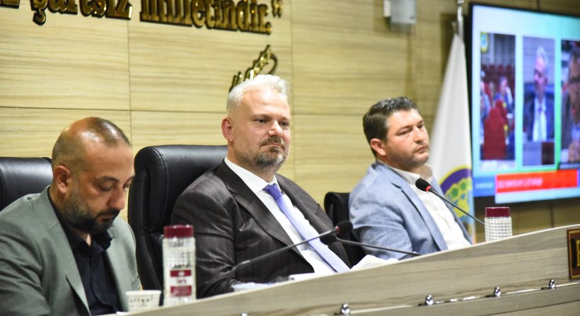 MENEMEN'DEKİ ÖĞRENCİLERE 5'ER BİN LİRA BAŞARI ÖDÜLÜ