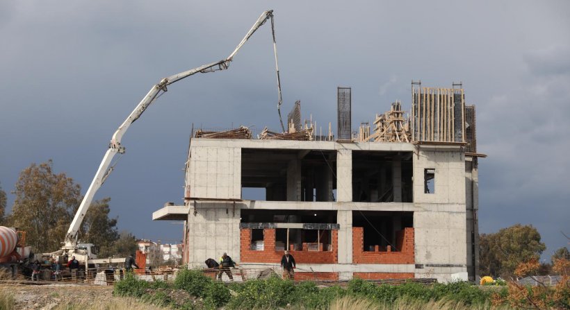 DEÜ'LÜ AKADEMİSYENDEN TEPKİ: "BİLGİSİZLİK VE UMURSAMAZLIK İNSAN HAYATINI TEHDİT EDİYOR”