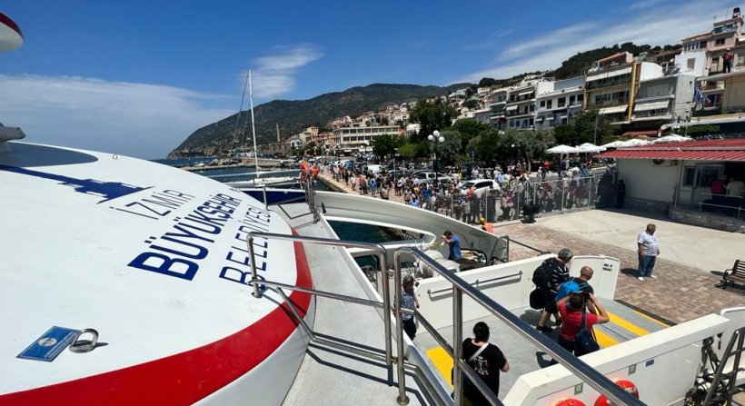 Büyükşehir'den İzmir-Midilli seferlerinde gençlere yüzde 50 indirim