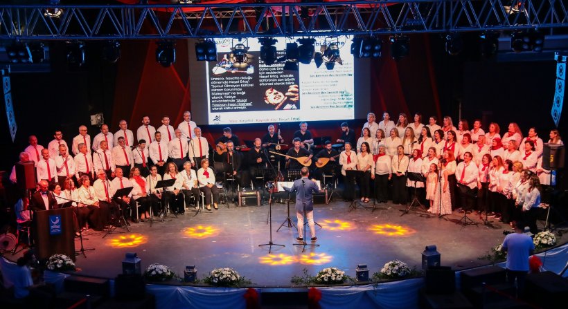 Aliağa Belediyesi Sanatevi THM Korosundan Türkü Şöleni