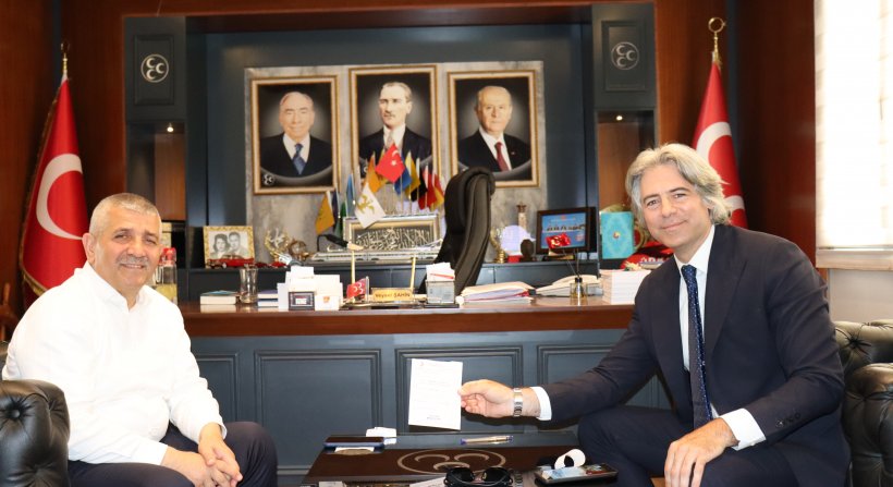 Milliyetçi Hareket Partisi İl Başkanı Şahin'den İzmir Kızılay'a Kurban bağışı