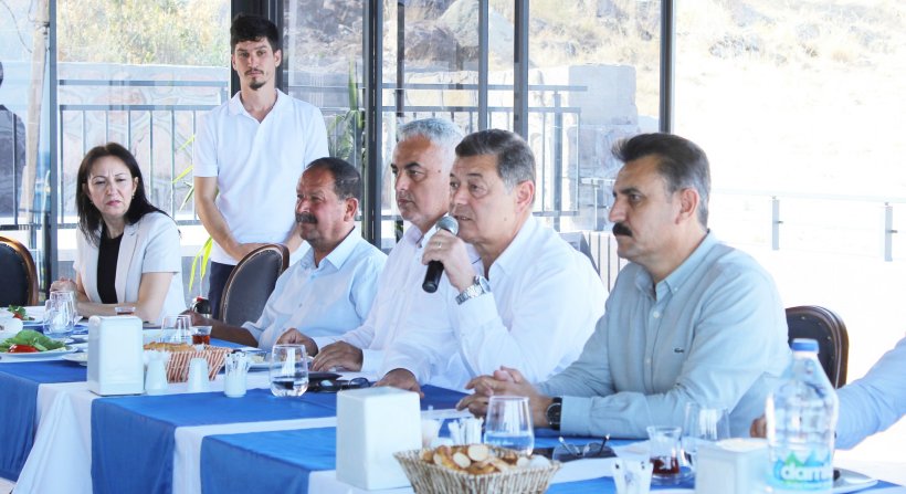 DİKİLİ'DE İNŞAAT SEKTÖR TOPLANTISI YAPILDI