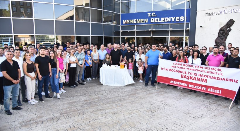 İŞÇİLERDEN BAŞKANA SÜRPRİZ KUTLAMA