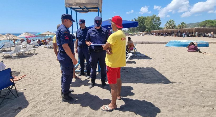 İZMİR PLAJLARINDA SAHİL GÜVENLİK DENETİMLERİ SÜRÜYOR