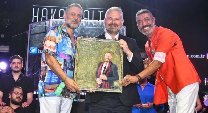 MENEMEN'DE ZAFER COŞKUSU