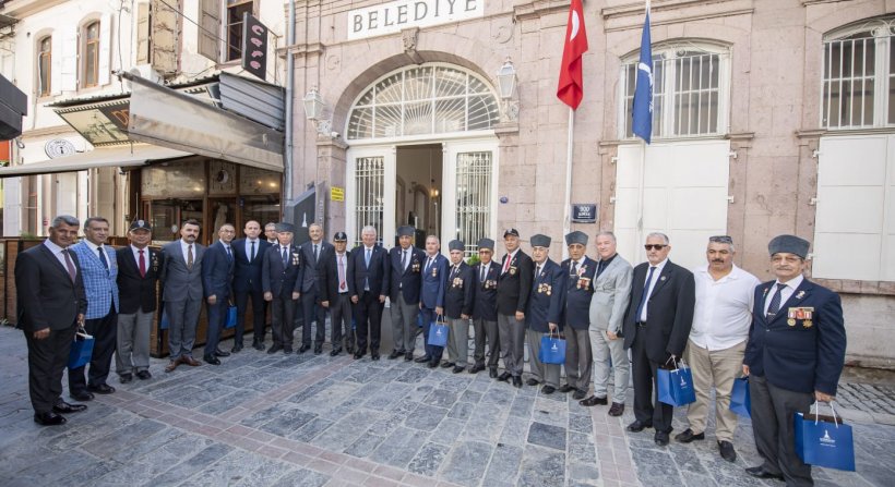 Mustafa Özuslu gazilerle bir araya geldi