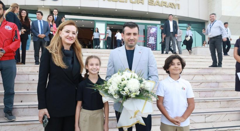 DEÜ SELÇUK BAYRAKTAR'I AĞIRLADI