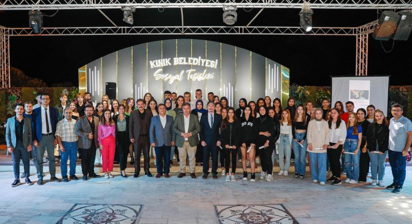 Kınık Belediyesi'nden Üniversiteyi kazanan gençlere eğlenceli buluşma gecesi
