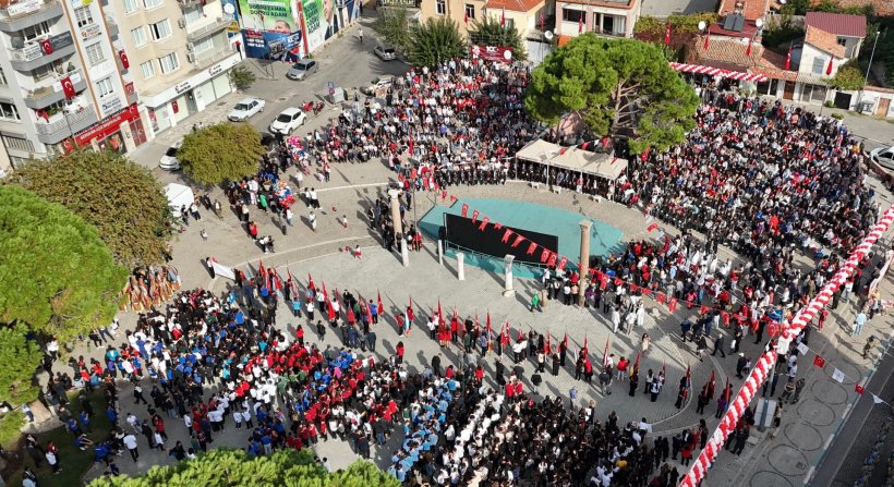 BERGAMA'DA CUMHURİYET BAYRAMI COŞKUYLA KUTLANDI