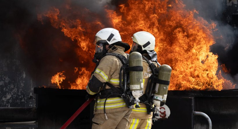 Depremzede Simge itfaiyeci oldu