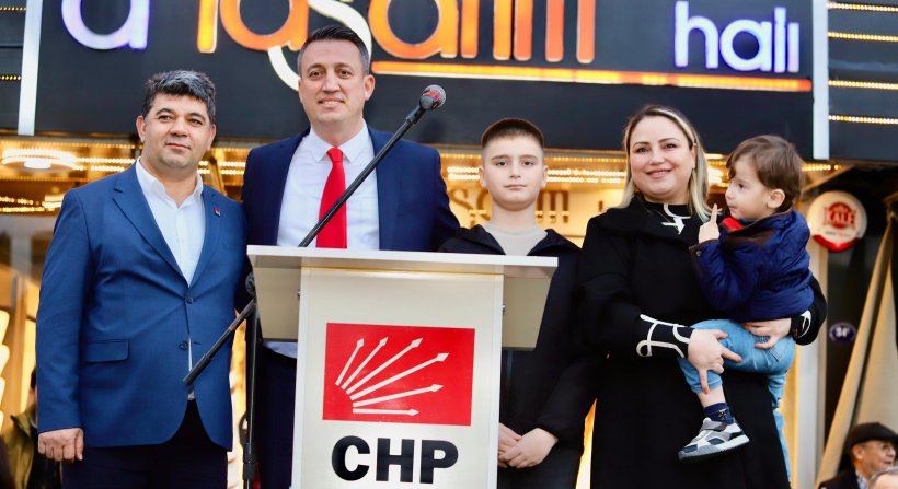 ALİAĞA CHP DÜN AKŞAM ÜSTÜ HAREKETLİ BİR ADAY ADAYLIĞI AÇIKLAMASINA ŞAHİTLİK ETTİ.