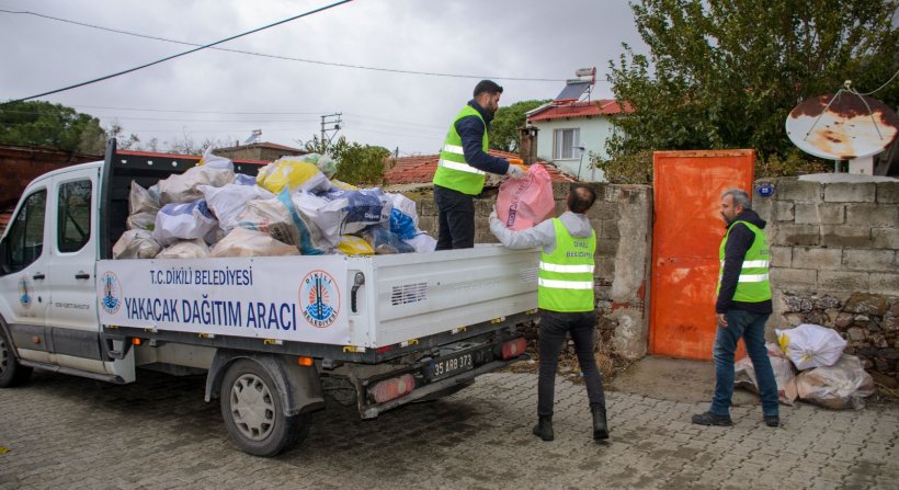 Dikili Belediyesi'nden yakacak yardımı