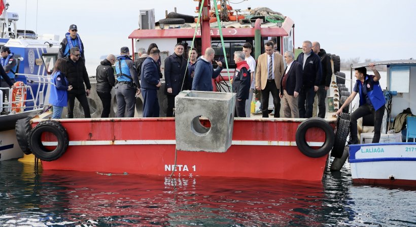 Aliağa'da Balıkçılığa Yapay Resif Desteği