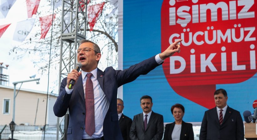 Cumhuriyet Halk Partisi Genel Başkanı Özgür Özel, 31 Mart Yerel Seçimleri İzmir programı kapsamında İzmir'in Dikili ilçesinde vatandaşlarla buluştu.