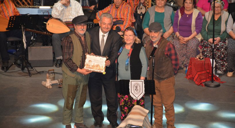 BERGAMA'DA TÜRKÜ GECESİ