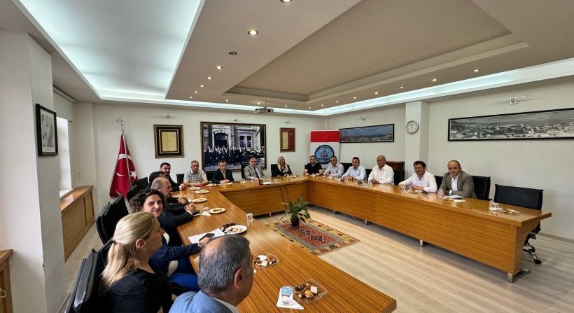 Foça'da Muhtarlar, Kaymakam Türköz ile ilk toplantısını yaptı