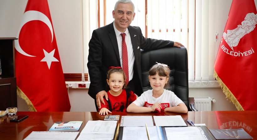 23 NİSAN BERGAMA'DA DOLU DOLU GEÇİYOR