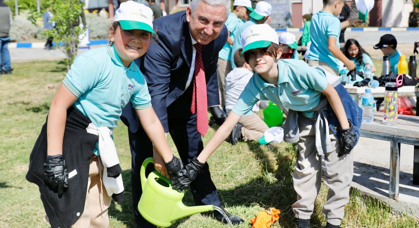BERGAMA BELEDİYE BAŞKANI DR. TANJU ÇELİK "ORMAN BENİM” ETKİNLİĞİNE KATILDI