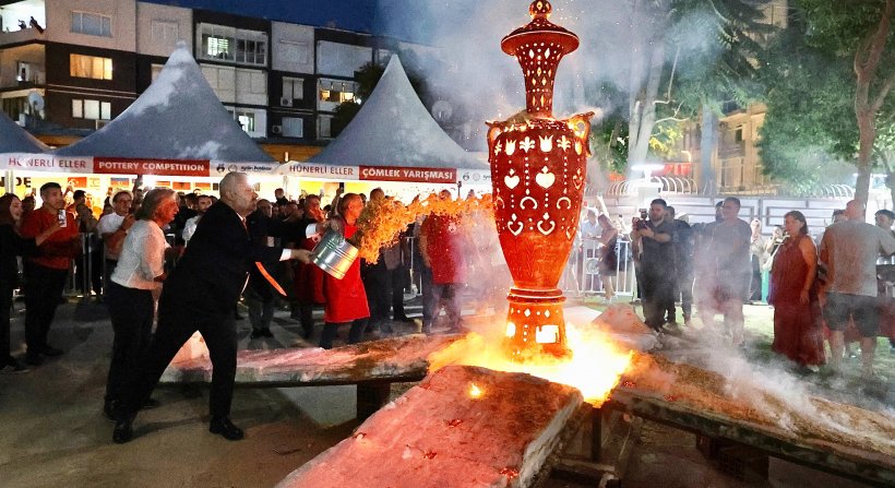 MENEMEN'İN ULUSLARARASI FESTİVALİNE GÖRKEMLİ AÇILIŞ