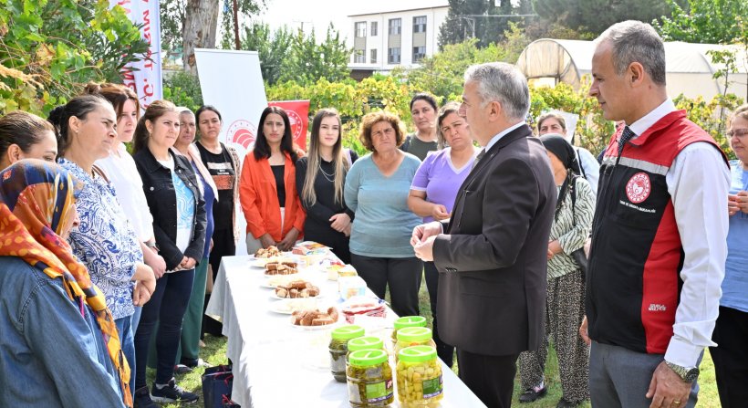 İl Müdürü Şahin, İzmir'in Merkeze En Uzak İlçesinde Çiftçi Kadınlarla Bir Araya Geldi