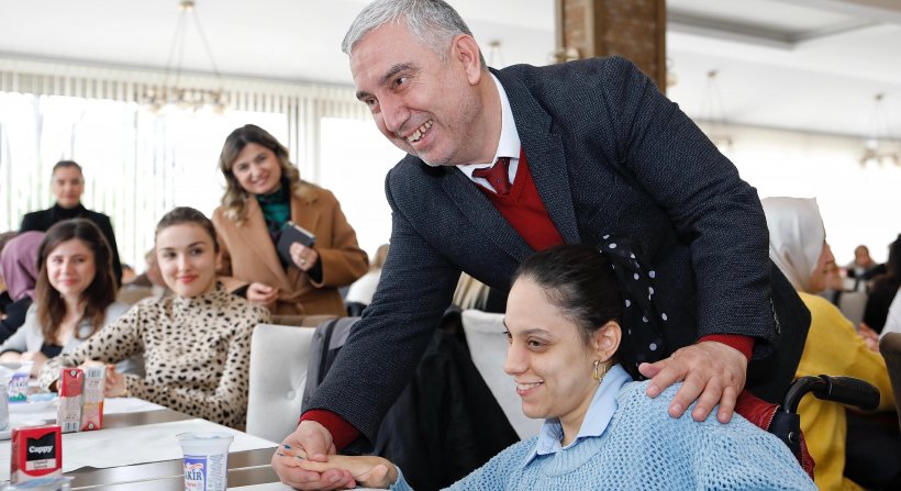 BERGAMA'DAKİ ENGELLİ ÇOCUKLAR ILICA SOSYAL TESİSLERİ'NDE BULUŞTU