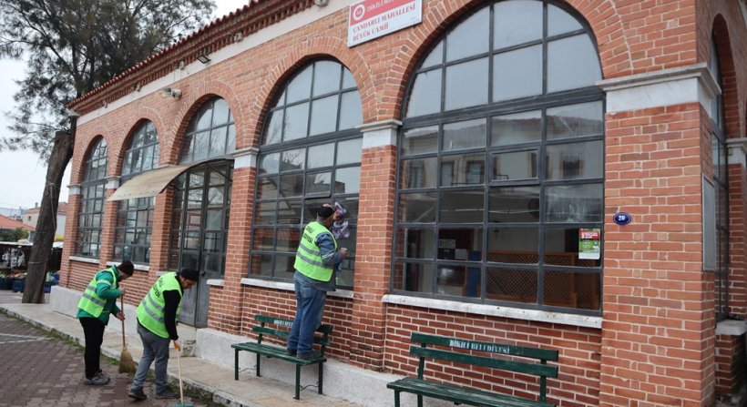 Dikili Belediyesi'nden Ramazan Ayı Öncesi Cami Temizliği