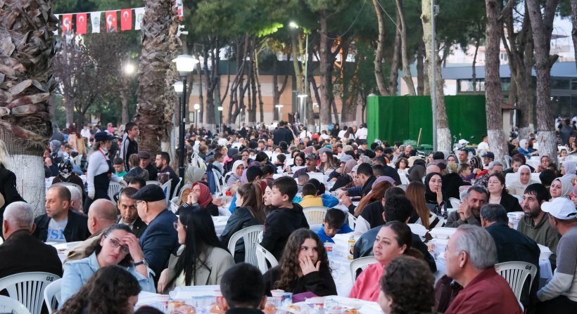 Menemen'de 10 bin kişilik Kadir Gecesi iftarı