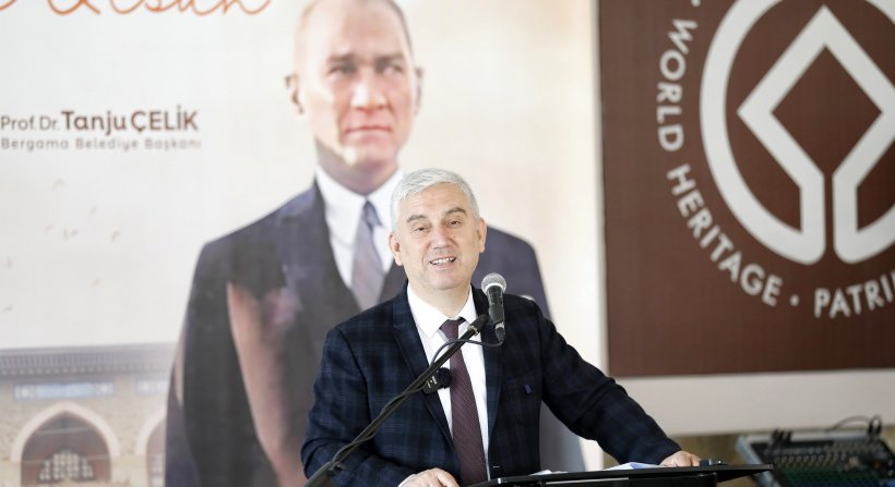 BAŞKAN ÇELİK, BERGAMA BELEDİYESİ'NDE BİR YILLIK ÇALIŞMALARI DEĞERLENDİRDİ
