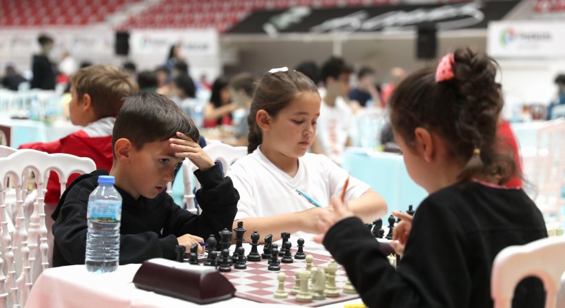 Satranç Tutkunları Geleneksel Kyme Satranç Turnuvası'nda Buluşuyor