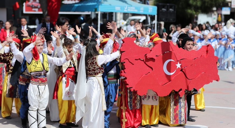 Aliağa'da 23 Nisan Çocuk Bayramı Coşkuyla Kutlandı