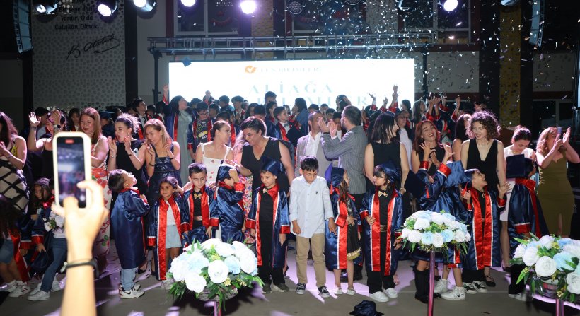 Aliağa Fen Bilimleri Koleji'nde Unutulmaz Mezuniyet Coşkusu!