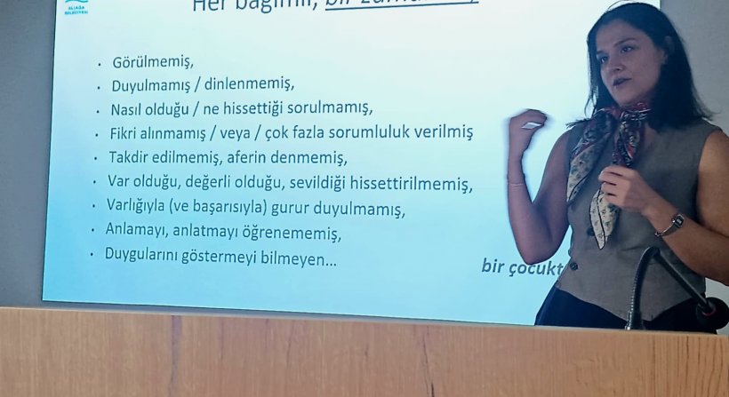 Aliağa Belediyesi'nden Ailelere Ergenlik İletişimi Semineri