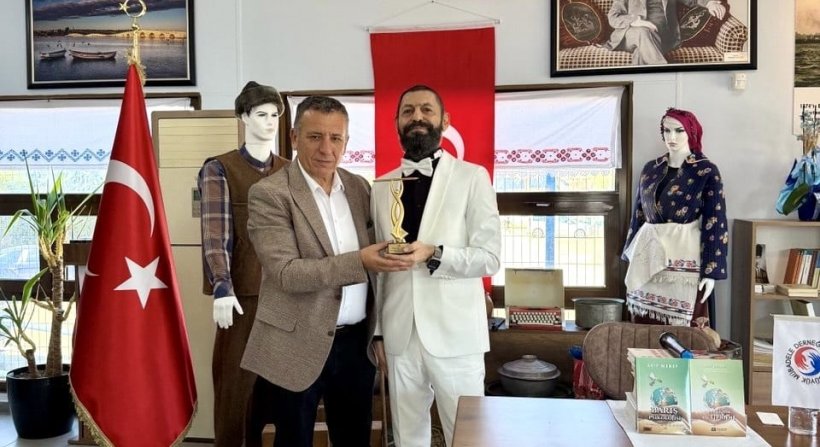 Akif Manaf'a Büyük Mübadele Derneği'nden Evrensel Kardeşlik ve Barış Ödülü